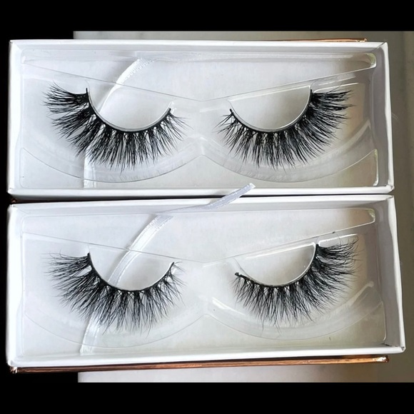 🎉 HOST PICK! 🎉 🆕 Lot of 2- Flirtacious Looks And Lashes- Reusable! - Picture 3 of 4